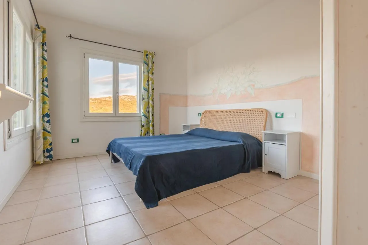 Residence Ea Bianca Baja Sardinia 4*,