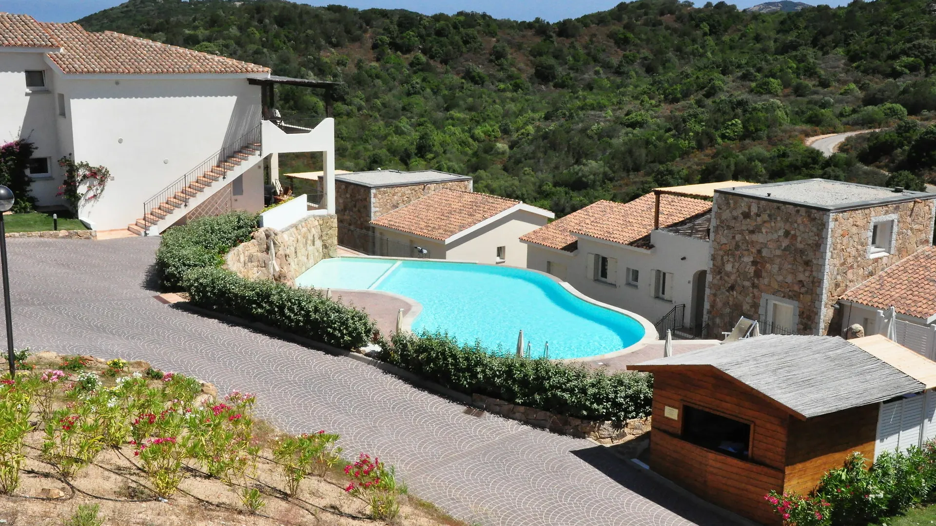 Residence Ea Bianca Baja Sardinia 4*,